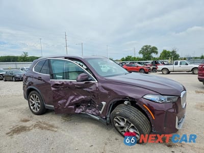 Czwarte zdjęcie samochodu z boku: 2025 BMW X5 XDRIVE40I VIN:5UX23EU06S9Y13363 - miniatura