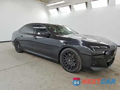 Czwarte zdjęcie samochodu z boku: 2023 BMW 760 XI VIN:WBA33EJ01PCN17880 - miniatura