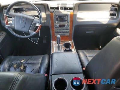 Zdjęcie 8 z 12 samochodu: 2011 LINCOLN NAVIGATOR L VIN:5LMJJ3J57BEJ00432 - miniatura
