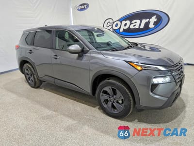 Czwarte zdjęcie samochodu z boku: 2026 NISSAN ROGUE SV VIN:5N1BT3BA7TC747603 - miniatura