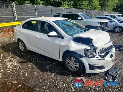 Czwarte zdjęcie samochodu z boku: 2012 CHEVROLET SONIC LT VIN:1G1JC5SH5C4160117 - miniatura
