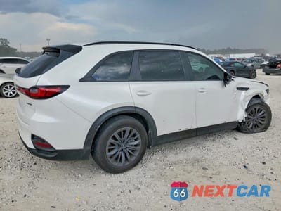 Trzecie zdjęcie samochodu z tyłu: 2025 MAZDA CX-70 PREFERRED VIN:JM3KJBHD7S1124120 - miniatura