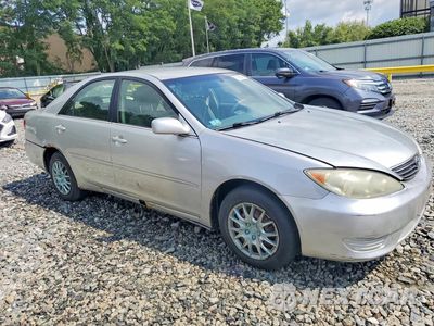 Czwarte zdjęcie samochodu z boku: 2005 TOYOTA CAMRY LE VIN:4T1BE32K55U009492 - miniatura