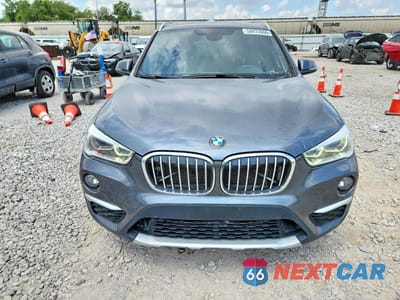 Piąte zdjęcie samochodu w środku: 2018 BMW X1 XDRIVE28I VIN:WBXHT3C34J5K27989 - miniatura
