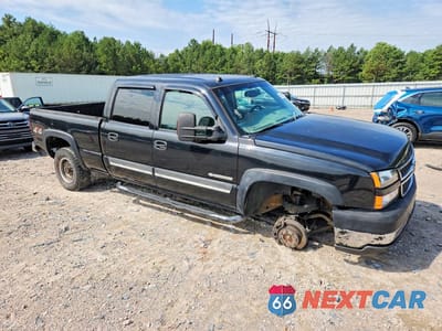 Czwarte zdjęcie samochodu z boku: 2005 CHEVROLET SILVERADO K2500 HEAVY DUTY VIN:1GCHK23U45F825566 - miniatura