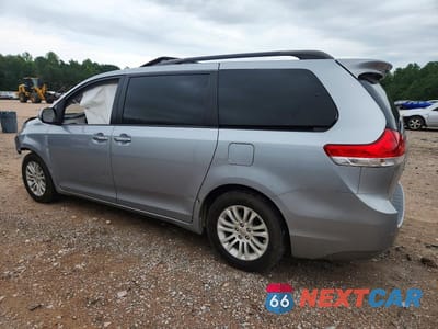 Drugie zdjęcie samochodu z przodu: 2013 TOYOTA SIENNA XLE 8-PASSENGER VIN:5TDYK3DC9DS405263 - miniatura