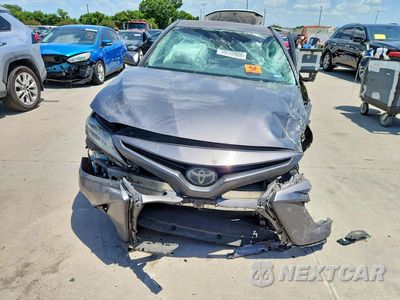 Piąte zdjęcie samochodu w środku: 2018 TOYOTA CAMRY SE VIN:4T1B11HK3JU066100 - miniatura