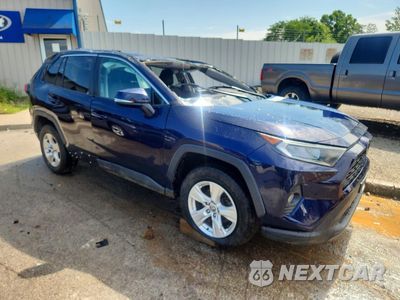 Czwarte zdjęcie samochodu z boku: 2021 TOYOTA RAV4 XLE VIN:2T3P1RFV3MW207261 - miniatura