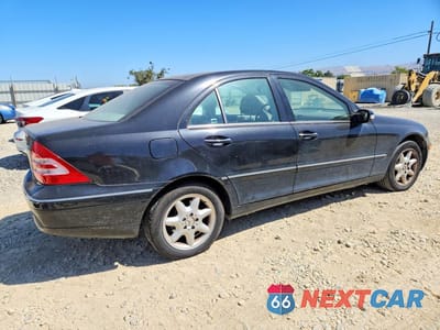 Trzecie zdjęcie samochodu z tyłu: 2003 MERCEDES-BENZ C 320 4MATIC VIN:WDBRF84J53F438620 - miniatura