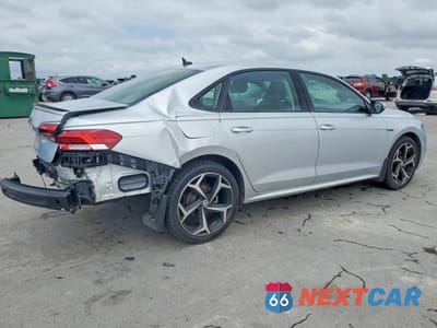Trzecie zdjęcie samochodu z tyłu: 2020 VOLKSWAGEN PASSAT R-LINE VIN:1VWMA7A38LC024465 - miniatura