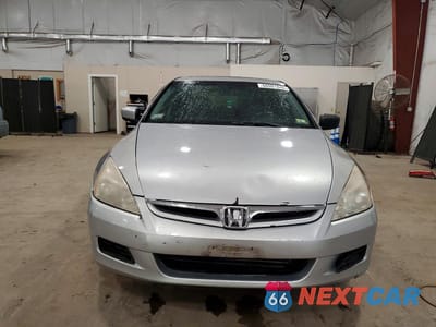 Piąte zdjęcie samochodu w środku: 2004 HONDA ACCORD VIN:1HGCM56804A010525 - miniatura