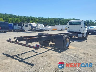 Trzecie zdjęcie samochodu z tyłu: 2018 FREIGHTLINER M2 106 MEDIUM DUTY VIN:3ALACWFC6JDJR7298 - miniatura