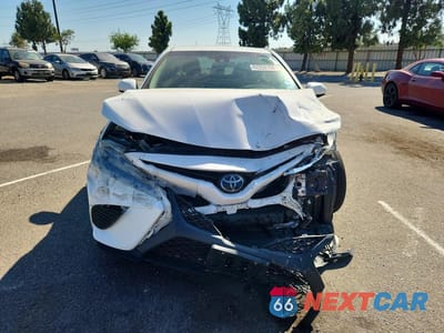 Piąte zdjęcie samochodu w środku: 2018 TOYOTA CAMRY SE VIN:4T1B11HK9JU078848 - miniatura