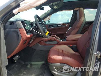 Zdjęcie 10 z 21 samochodu: 2026 PORSCHE CAYENNE GTS COUPE VIN:WP1BG2AY2TDA61737 - miniatura
