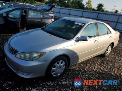 2005 TOYOTA CAMRY LE 4T1BE32K25U538754 - główne zdjęcie licytacji z USA - miniatura