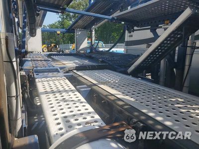 Zdjęcie 6 z 10 samochodu: 2013 FREIGHTLINER BUSINESS CLASS M2 CAR HAULER TRUCK VIN:1FVHC5DV6DHFD9715 - miniatura