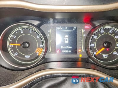 Zdjęcie 9 z 13 samochodu: 2015 JEEP CHEROKEE SPORT VIN:1C4PJLAB2FW761003 - miniatura