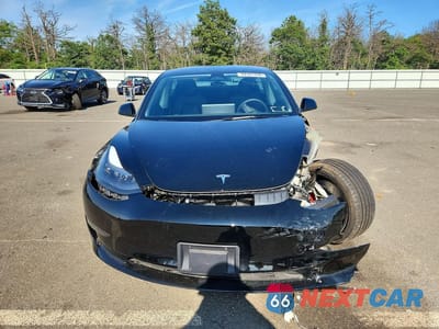 Piąte zdjęcie samochodu w środku: 2023 TESLA MODEL 3 VIN:5YJ3E1EC5PF621852 - miniatura