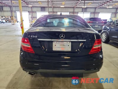 Zdjęcie 6 z 12 samochodu: 2013 MERCEDES-BENZ C 250 VIN:WDDGF4HB1DR272980 - miniatura