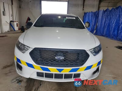 Piąte zdjęcie samochodu w środku: 2019 FORD TAURUS POLICE INTERCEPTOR VIN:1FAHP2MK6KG101825 - miniatura