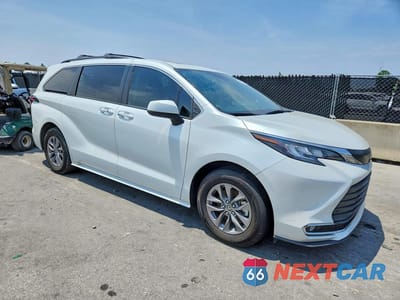Czwarte zdjęcie samochodu z boku: 2022 TOYOTA SIENNA XLE VIN:5TDJRKEC5NS091585 - miniatura