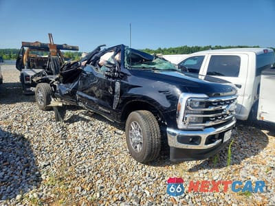 Czwarte zdjęcie samochodu z boku: 2025 FORD F350 SUPER DUTY VIN:1FT8W3BT3SED45099 - miniatura