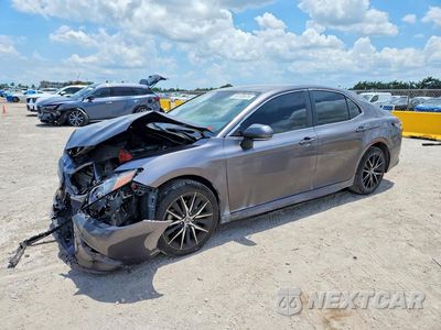 2024 TOYOTA CAMRY SE 4T1G11AK1RU244419 - główne zdjęcie licytacji z USA - miniatura