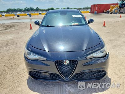 Piąte zdjęcie samochodu w środku: 2018 ALFA ROMEO GIULIA VIN:ZARFAEBN7J7567561 - miniatura