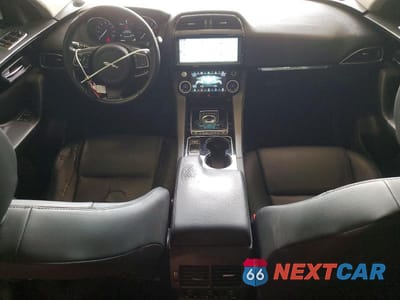 Zdjęcie 8 z 13 samochodu: 2017 JAGUAR F-PACE PREMIUM VIN:SADCJ2BV4HA085028 - miniatura