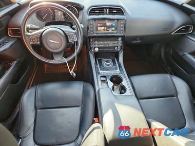 Zdjęcie 8 z 13 samochodu: 2017 JAGUAR XE VIN:SAJAR4BG0HA977531 - miniatura
