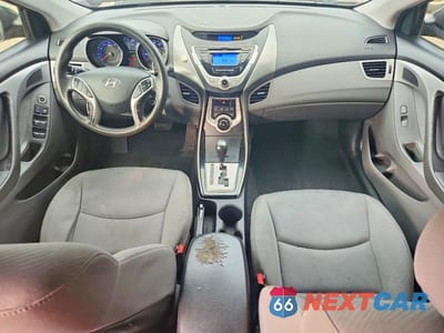 Zdjęcie 8 z 13 samochodu: 2012 HYUNDAI ELANTRA GLS VIN:KMHDH4AE4CU475798 - miniatura