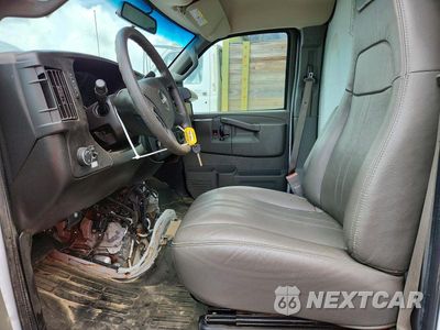 Zdjęcie 7 z 13 samochodu: 2022 GMC SAVANA BOX TRUCK VIN:7GZ37TC79NN010400 - miniatura