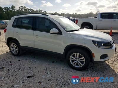 Czwarte zdjęcie samochodu z boku: 2017 VOLKSWAGEN TIGUAN S VIN:WVGAV7AX7HK026830 - miniatura