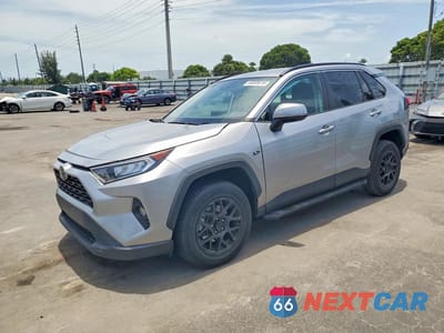 2021 TOYOTA RAV4 XLE 2T3W1RFV4MC141462 - główne zdjęcie licytacji z USA - miniatura