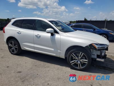 Czwarte zdjęcie samochodu z boku: 2018 VOLVO XC60 T6 MOMENTUM VIN:YV4A22RK2J1041687 - miniatura