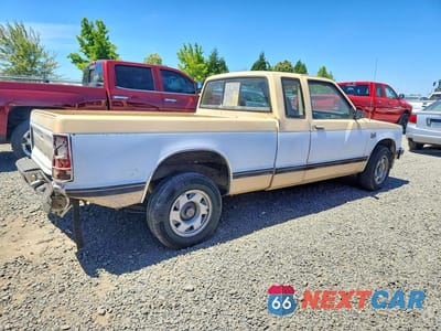 Trzecie zdjęcie samochodu z tyłu: 1984 CHEVROLET S TRUCK S10 VIN:1GCCS14B1E8229871 - miniatura