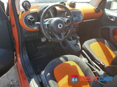 Zdjęcie 8 z 12 samochodu: 2016 SMART FORTWO VIN:WMEFJ5DA3GK068848 - miniatura