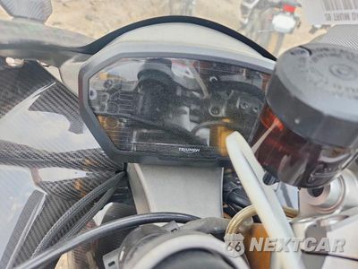 Zdjęcie 7 z 9 samochodu: 2020 TRIUMPH MOTORCYCLE DAYTONA MOTO2 765 VIN:SMTA204K6LJAB3960 - miniatura