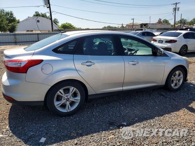 Trzecie zdjęcie samochodu z tyłu: 2014 FORD FOCUS SE VIN:1FADP3F24EL401943 - miniatura