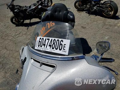 Piąte zdjęcie samochodu w środku: 2017 HARLEY-DAVIDSON FLHTKSE CVO LIMITED VIN:1HD1TEF36HB950419 - miniatura