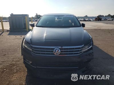 Piąte zdjęcie samochodu w środku: 2018 VOLKSWAGEN PASSAT SE VIN:1VWBA7A31JC032900 - miniatura