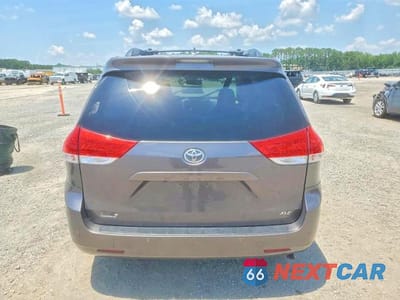 Zdjęcie 6 z 13 samochodu: 2013 TOYOTA SIENNA XLE 8-PASSENGER VIN:5TDYK3DC6DS280187 - miniatura