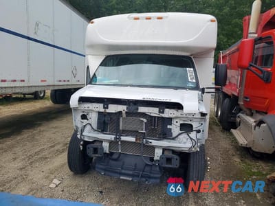 Drugie zdjęcie samochodu z przodu: 2016 FORD ECONOLINE E450 SUPER DUTY CUTAWAY VAN VIN:1FDFE4FS5GDC09017 - miniatura