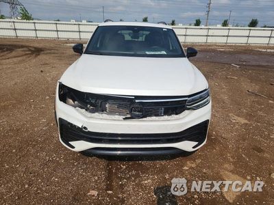 Piąte zdjęcie samochodu w środku: 2024 VOLKSWAGEN TIGUAN SE R-LINE BLACK VIN:3VV8B7AX6RM202550 - miniatura