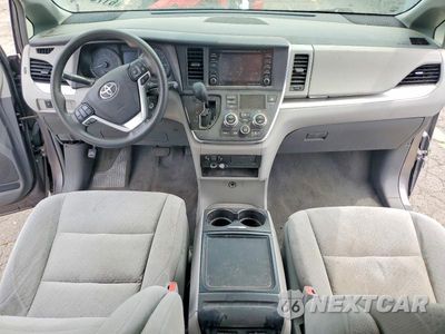 Zdjęcie 8 z 13 samochodu: 2019 TOYOTA SIENNA LE VIN:5TDKZ3DC6KS008382 - miniatura