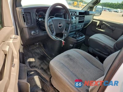 Zdjęcie 8 z 13 samochodu: 2017 GMC SAVANA G2500 VIN:1GTW7AFF4H1909520 - miniatura