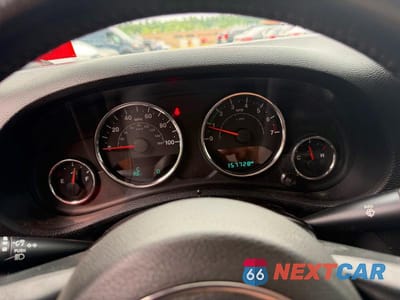 Zdjęcie 8 z 14 samochodu: 2016 JEEP WRANGLER UNLIMITED SPORT VIN:1C4BJWDG9GL106844 - miniatura