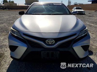 Piąte zdjęcie samochodu w środku: 2019 TOYOTA CAMRY SE VIN:4T1B11HK8KU164413 - miniatura