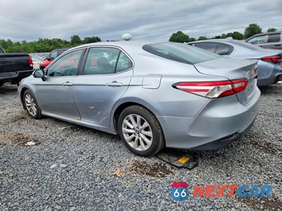 Drugie zdjęcie samochodu z przodu: 2018 TOYOTA CAMRY LE VIN:4T1B11HK6JU075468 - miniatura