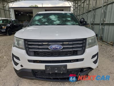 Piąte zdjęcie samochodu w środku: 2016 FORD EXPLORER POLICE INTERCEPTOR VIN:1FM5K8AR5GGA20382 - miniatura
